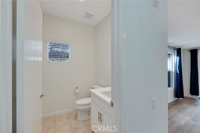 Building Photo - 18 Prominence