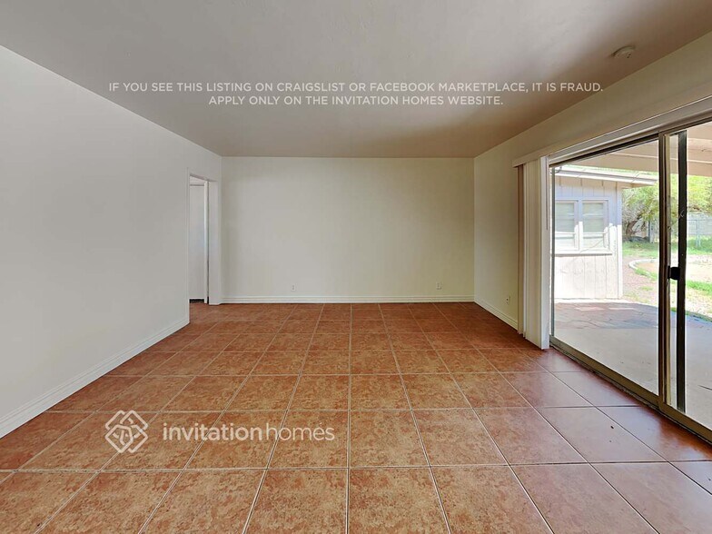 Building Photo - 1448 E 2nd St