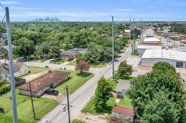 Building Photo - 7304 Kinney St