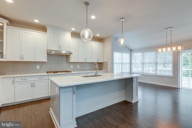 Building Photo - 41256 Lenah Point Dr