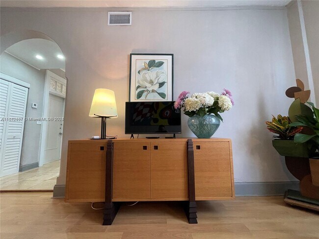 Building Photo - 3224 Biscayne Blvd