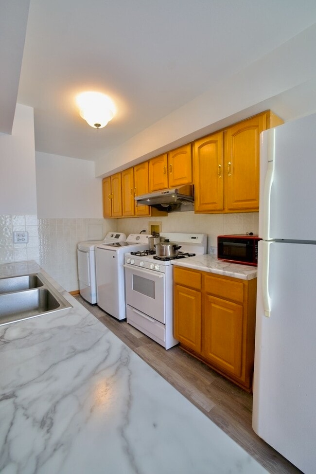 Building Photo - 1483 Cornell Ct