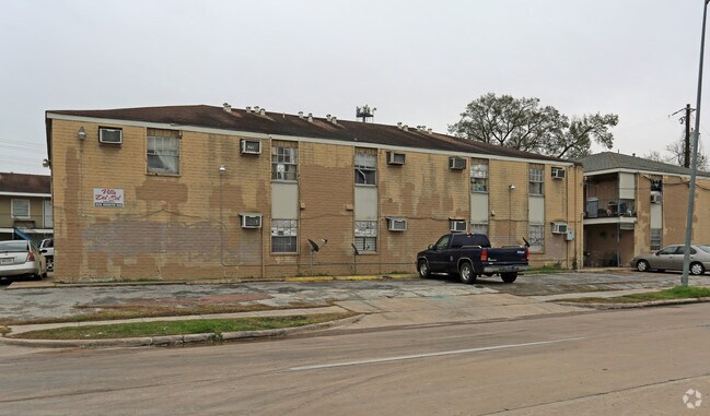 Primary Photo - Villa Del Sol Apartments