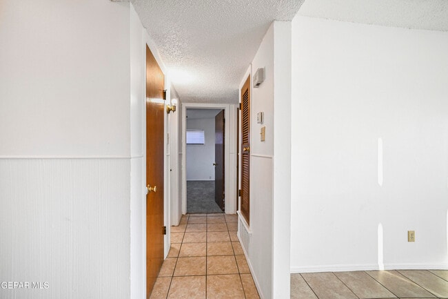 Building Photo - 5520 Edinburg Dr