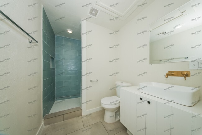 Building Photo - 3213 SW 37th St