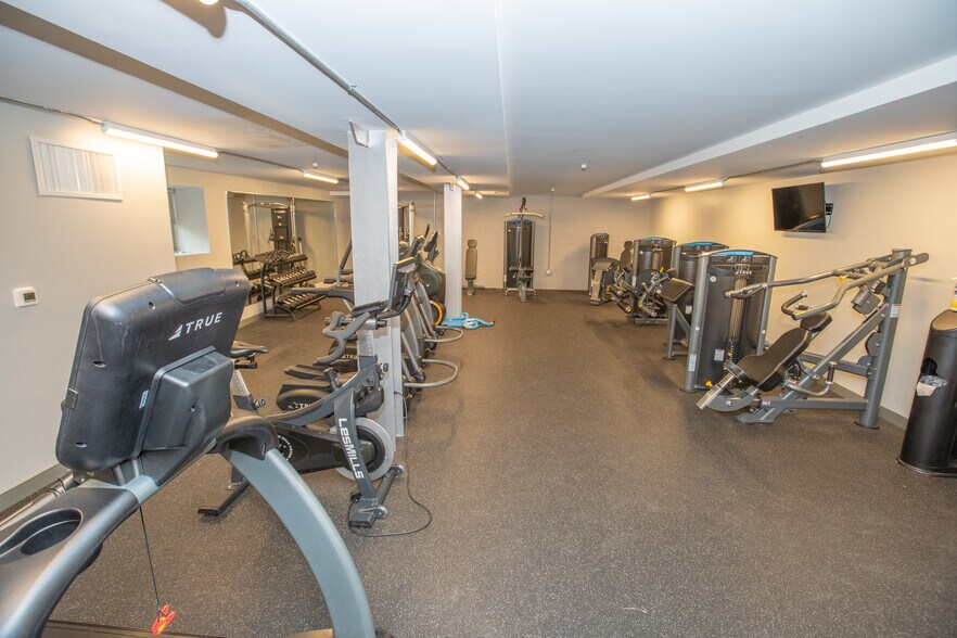 Building Photo - 103 Allyn St