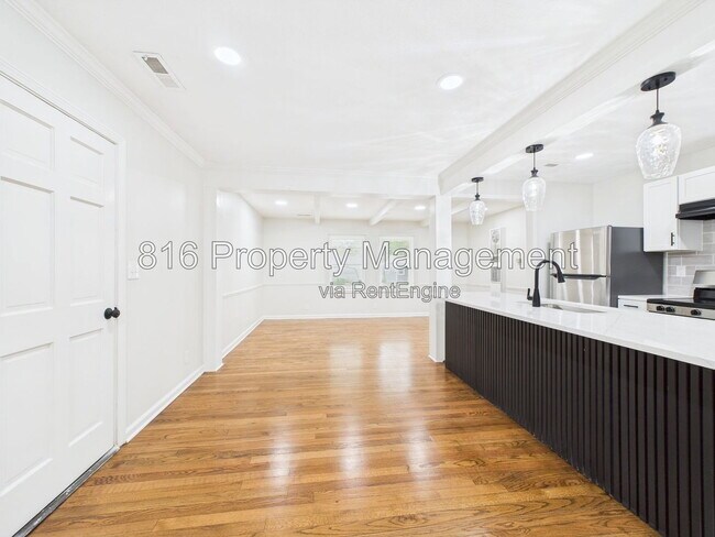 Building Photo - 6420 W 81st Terrace