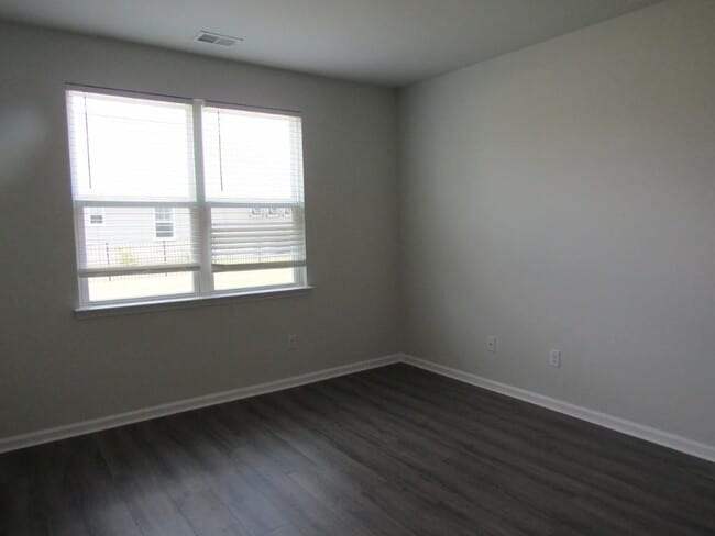 Building Photo - 2165 Ainsley Dr