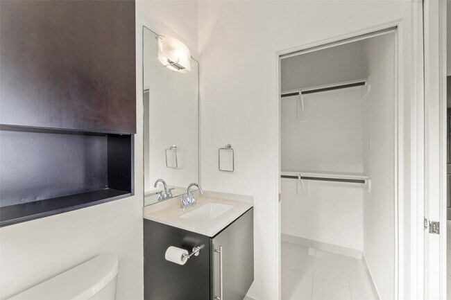 Building Photo - 1524 Blodgett St