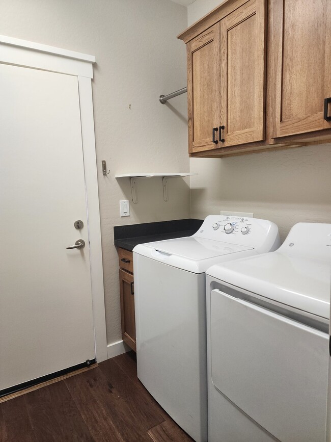 Building Photo - "Furnished 2-Bath, 2Bedroom Home for Rent ...