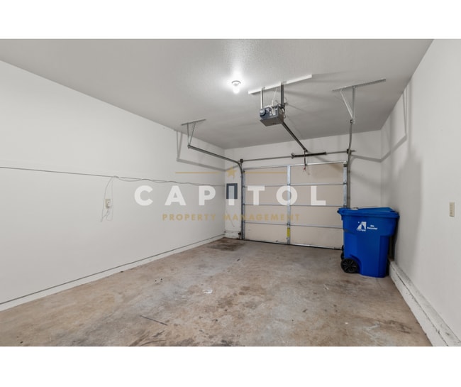 Building Photo - 1404 5th Ave SW