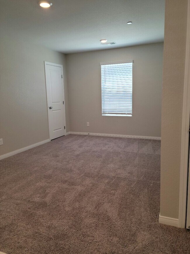 Building Photo - COMING SOON! NICE 4 BEDROOM HOME IN CENTENNIAL HILLS-NORTHWEST AREA!!!