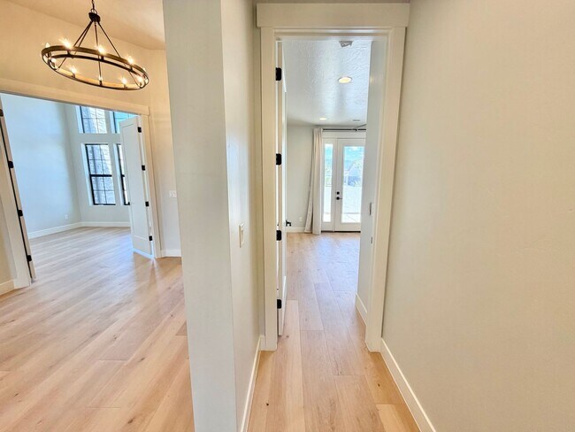 Building Photo - 3134 Blue Heron Dr