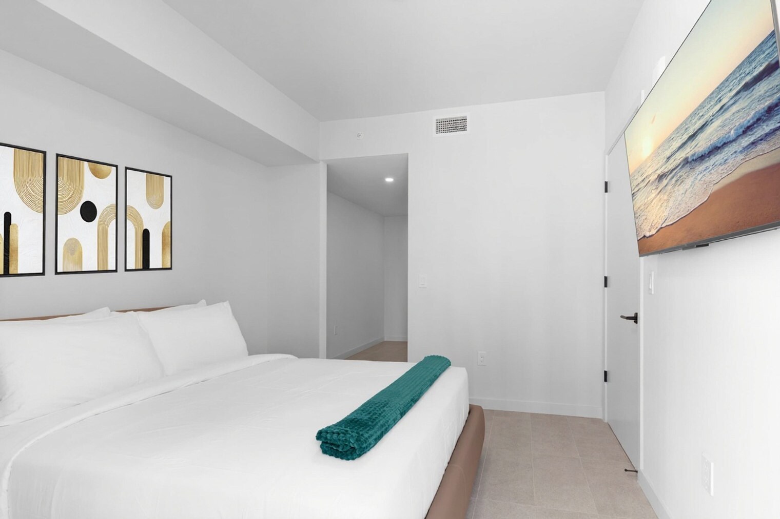 Building Photo - 501 NE 1st Ave