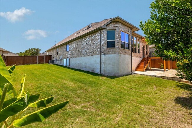 Building Photo - 2421 Blended Tree Ranch