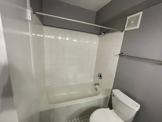 Building Photo - 2800 N Orchard St