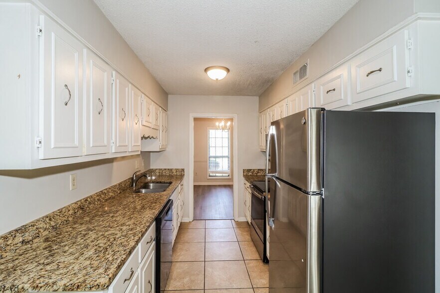 Building Photo - 7261 Hollorn Ln