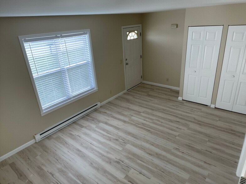 Building Photo - 630 Squires Ave