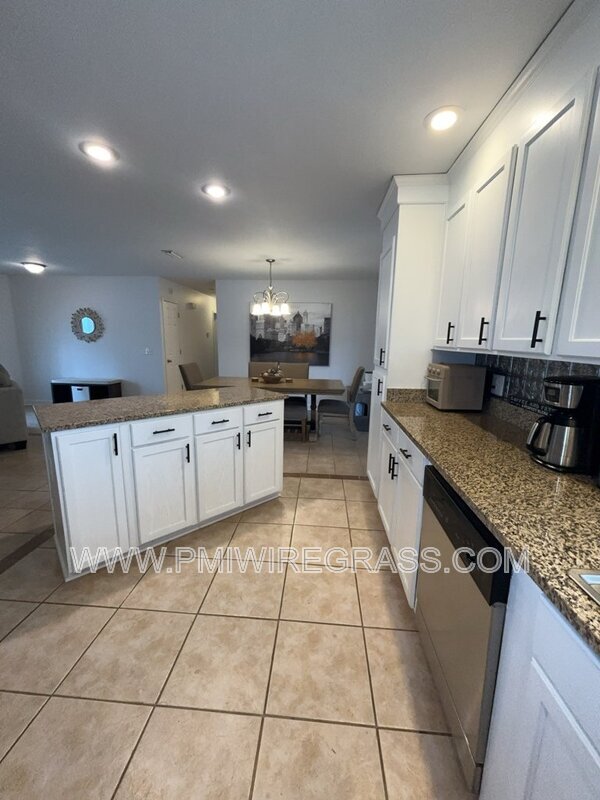 Building Photo - 202 Pondella Dr