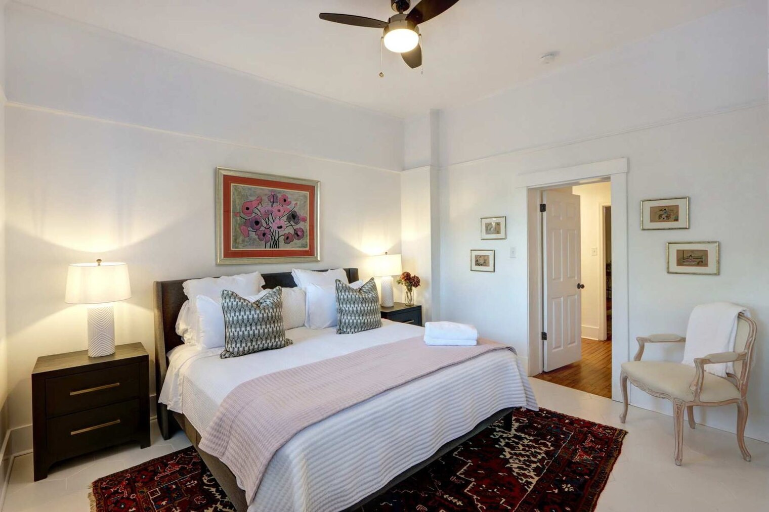 Building Photo - 306 E Victory Dr