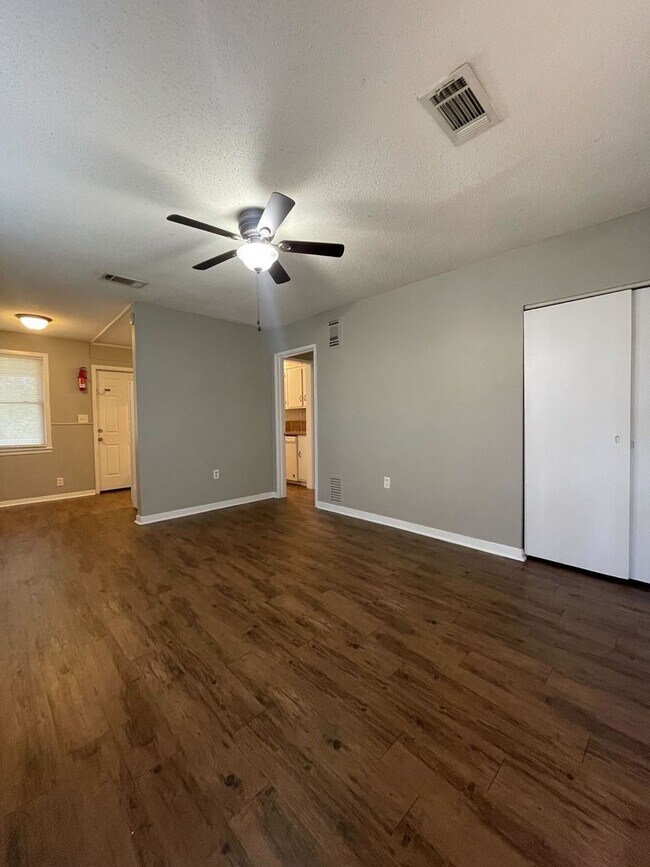 Building Photo - 1133 Beechdale Rd