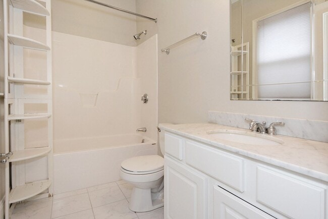 Building Photo - 454 E 8th St