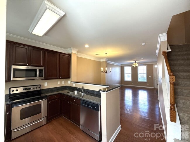 Building Photo - 8636 Beaver Creek Dr