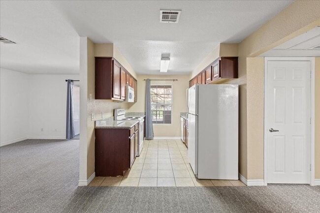 Building Photo - Beautiful 1 Bedroom 1 Bath Condo - Move In...