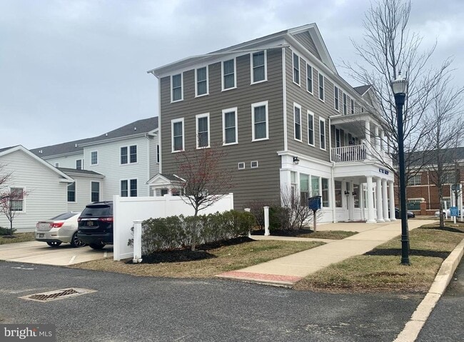 Building Photo - 801 Mapleton Ave