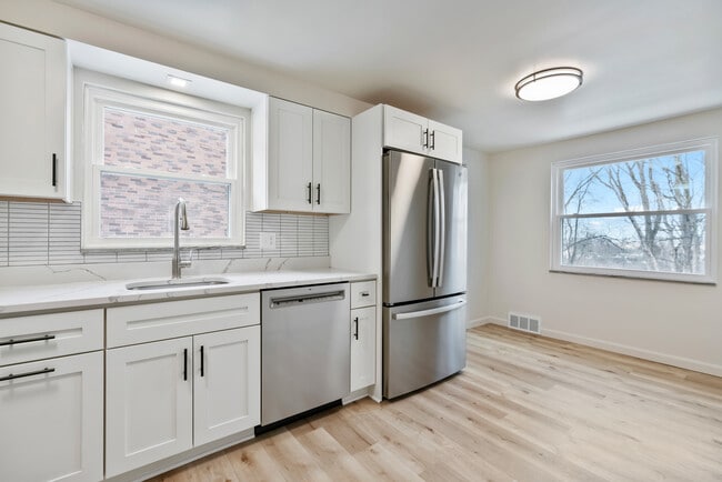 Building Photo - 4484 Scherling St