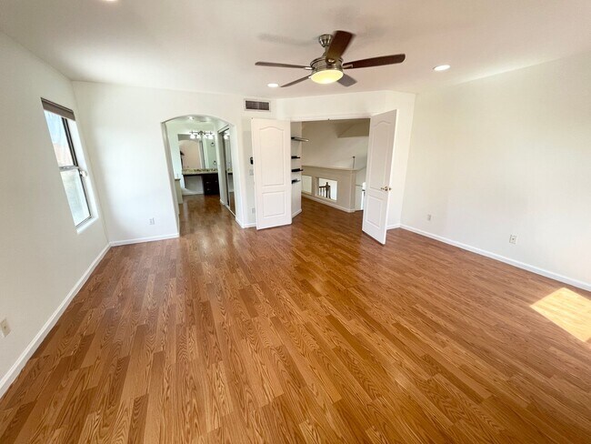 Building Photo - Stunning 4 Bedroom/2.5 Bath Home In Phoeni...