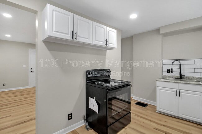 Building Photo - 1045 S James Rd