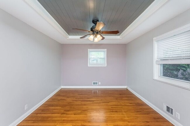 Building Photo - Fantastic 4 Bedroom Home In Great North Indy Location!