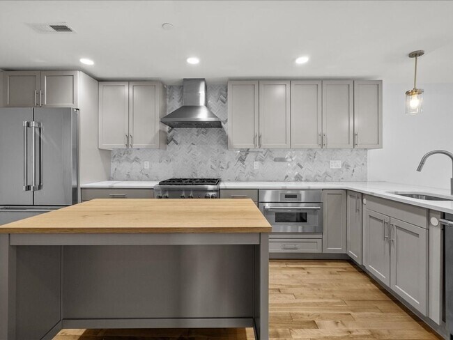 Building Photo - 50 Hichborn St