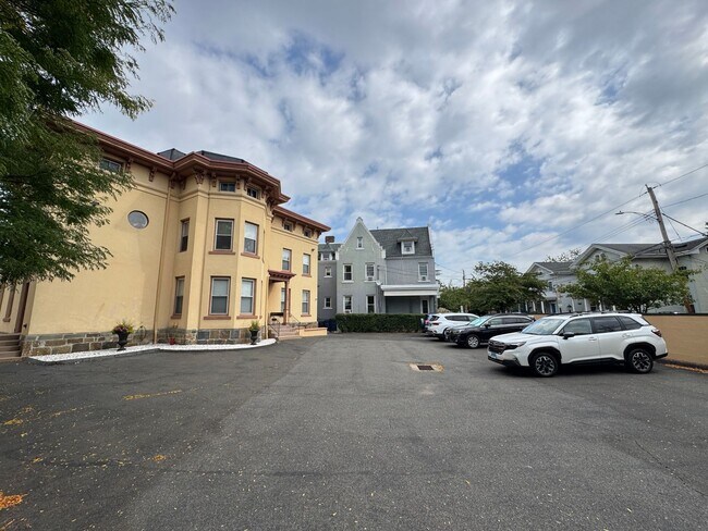 Building Photo - 169 Olive St