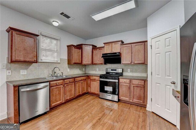 Building Photo - 2104 Nelms Pointe Landing