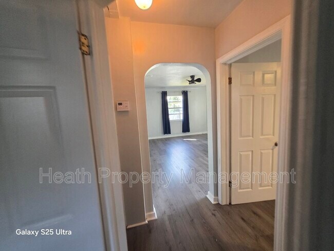 Building Photo - 1425 40th St S