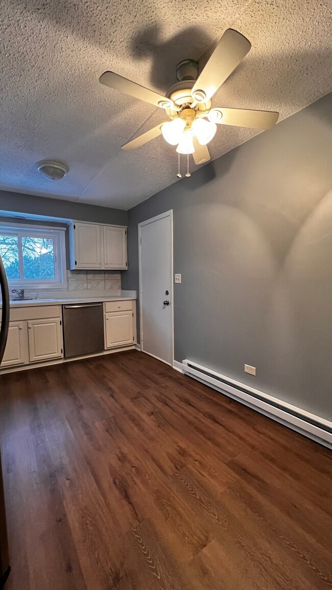 Building Photo - 720 N Briar Hill Ln