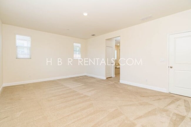 Building Photo - Spacious Elegance: 4-Bedroom with 3.5 Baths in Manteca