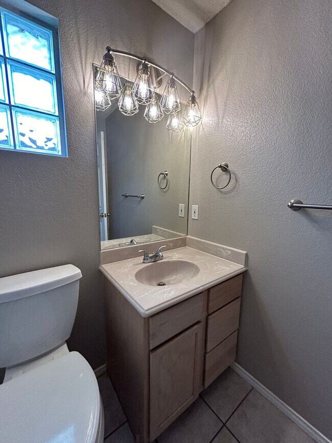 Building Photo - Beautiful Home in Plantation Oaks