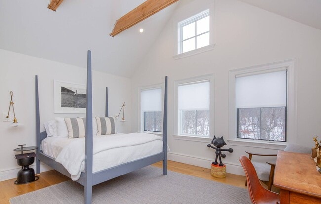 Building Photo - 13 Hilltop Ln