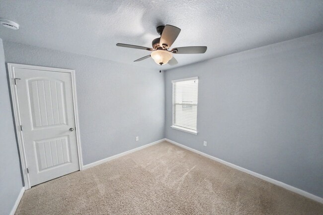Building Photo - Modern 4-Bed Home with Open Layout in New Braunfels - Realtor Commission: $500