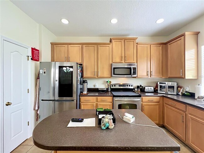 Building Photo - 2826 Oakville Pl