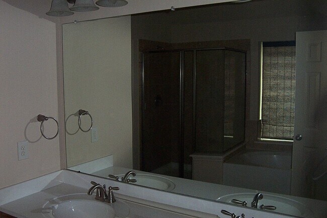 Building Photo - 3714 Rainterra Dr