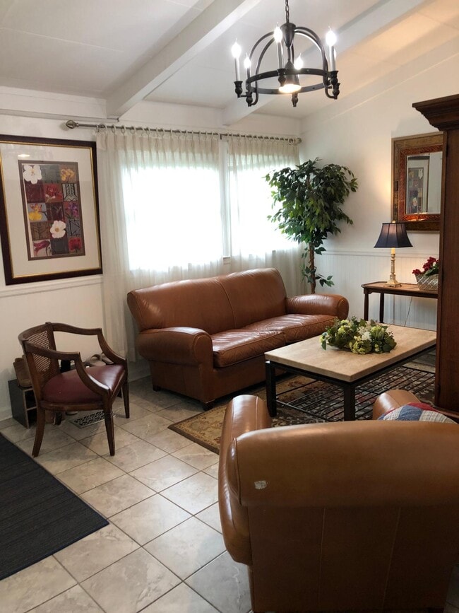 Building Photo - 303 Old Town Rd