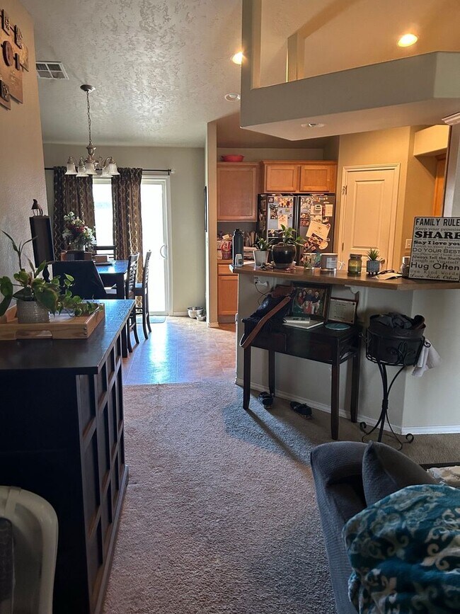 Building Photo - Beautiful Star home | 3 bedrooms 2 bathrooms
