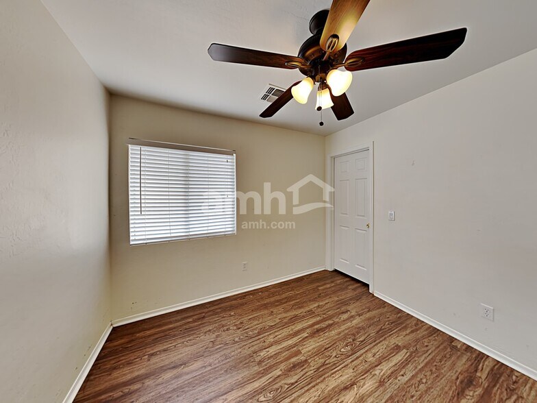 Building Photo - 1030 S 223rd Ln