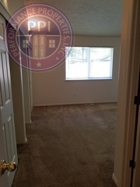 Building Photo - Single Level Family Home in Sandy.  New Carpet & LVT  Flooring Pets Welcome