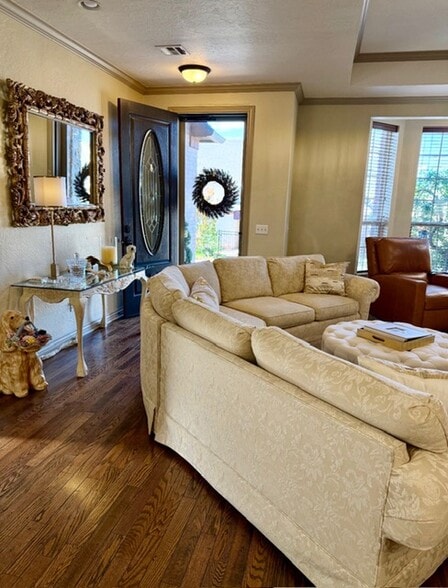 Building Photo - 132 Rue De Montserrat