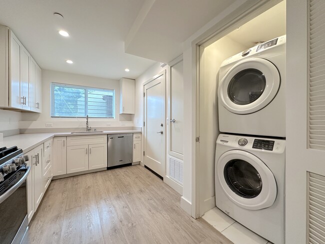 Primary Photo - 108 Bosworth St